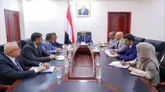 رئيس الوزراء اليمني يوجه بتسريع...