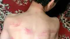 قيادي حوثي يختطف طفلاً ويعذبه...