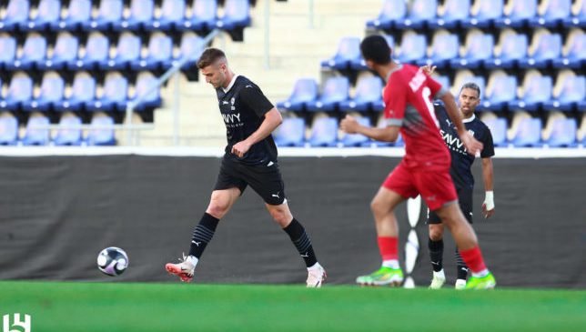 الهلال يفوز على الدحيل القطري بثنائية وديًا