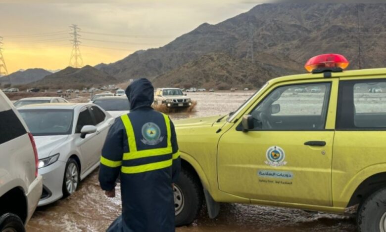 "الدفاع المدني" يحذّر من المجازفة بعبور الأودية أثناء الأمطار: ابقوا في أماكن آمنة