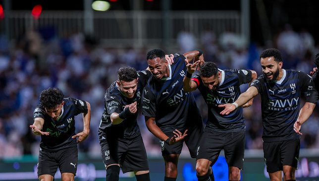 مهاجم أستون فيلا يرفض إغراءات الهلال السعودي