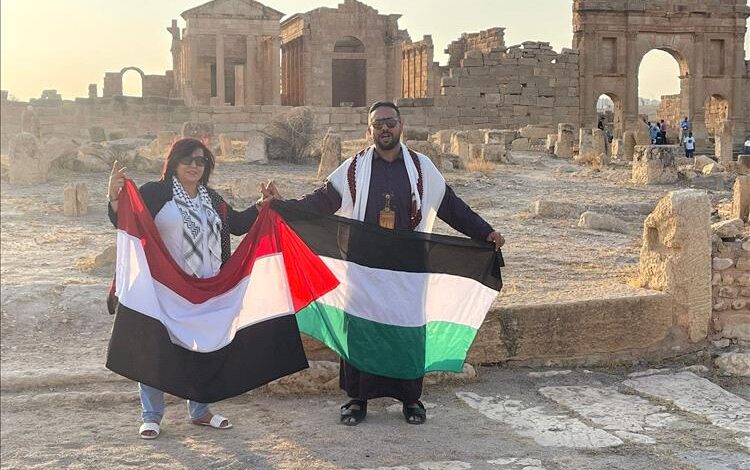 تكريم فلسطيني لمجيب الرحمن الوصابي بمفتاح العودة وعلم فلسطين