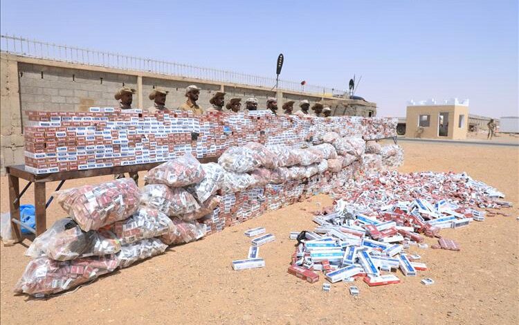 درع الوطن تتلف دفعة ثانية من السجائر المهربة في الوديعة