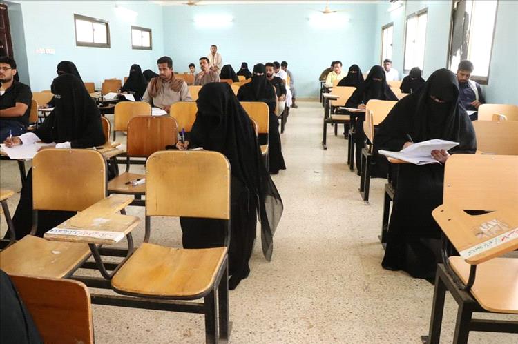 جامعة المهرة تدشن امتحانات الفصل الثاني بكلية التعليم المفتوح.