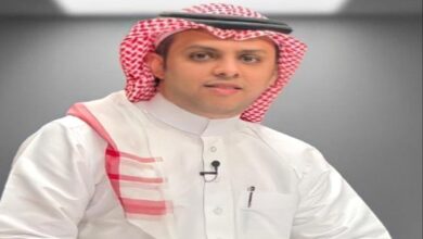 صحفي سعودي: إسرائيل لم تقصف الحوثي بل مقدرات الشعب اليمني