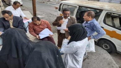 مدير الصحة بمديرية صالة يشرف ميدانياً على حملة شلل الأطفال ويؤكد أن نسبة التغطية عالية