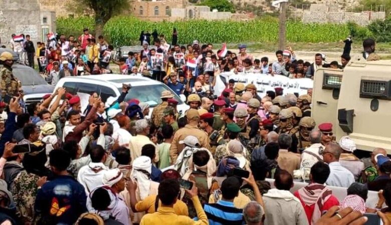 في-مشهد-تاريخي-جسد-التحام-القيادة-بالشعب.-تعز-تحتفي-بالرئيس-العليمي-وهتافات-”بالروح-بالدم-نفديك-يا-يمن”-تهز-المدينة