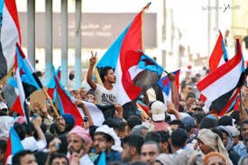 ”الحراك-الجنوبي-يتحدى-الانتقالي:-هل-الحوار-مجرد-واجهة-لتأزيم-الأوضاع؟”