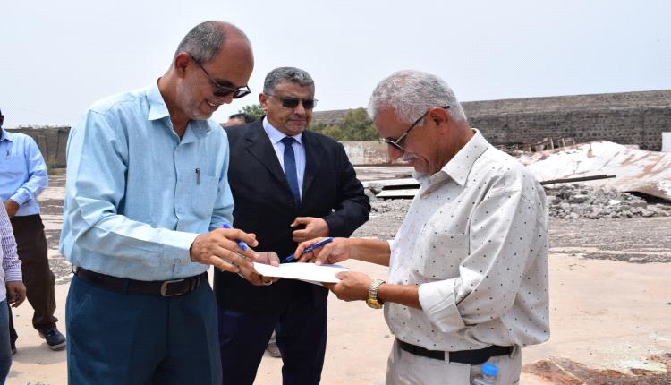 التوقيع على اتفاقية تنفيذ مشروع خزان المياه بمنطقة البرزخ بكلفة (٢,٧٥٠,٠٠٠) "يورو" دعما من الأصدقاء الهولنديين والألمان