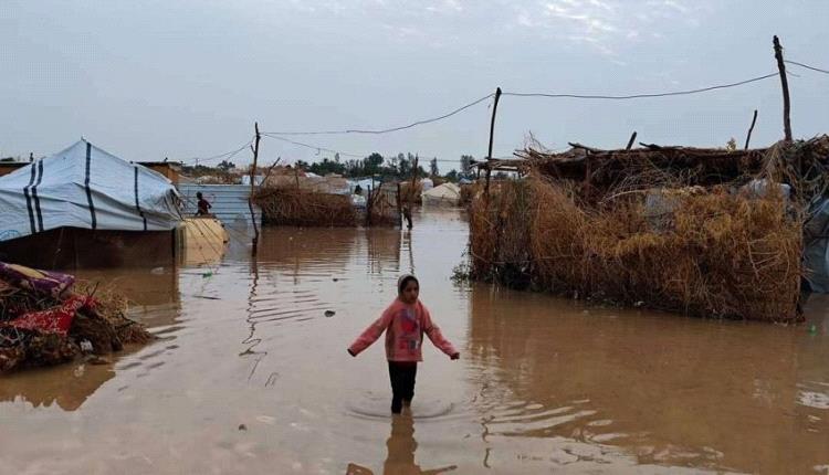 لجان الطوارئ بمأرب تباشر عملها في الإنقاذ وإصلاح الأضرار جراء الأمطار