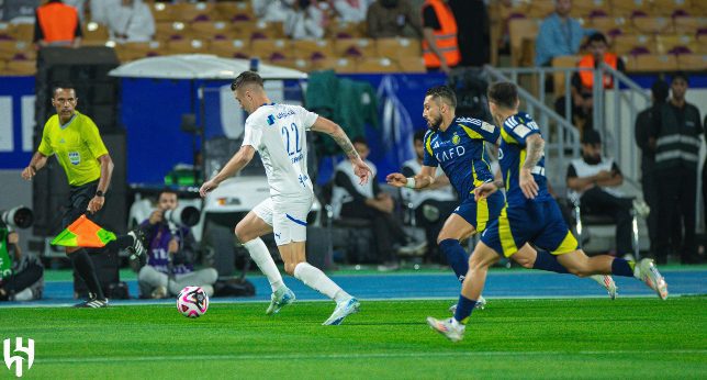 الهلال يقسو على النصر برباعية ويفوز بكأس السوبر السعودي.. فيديو