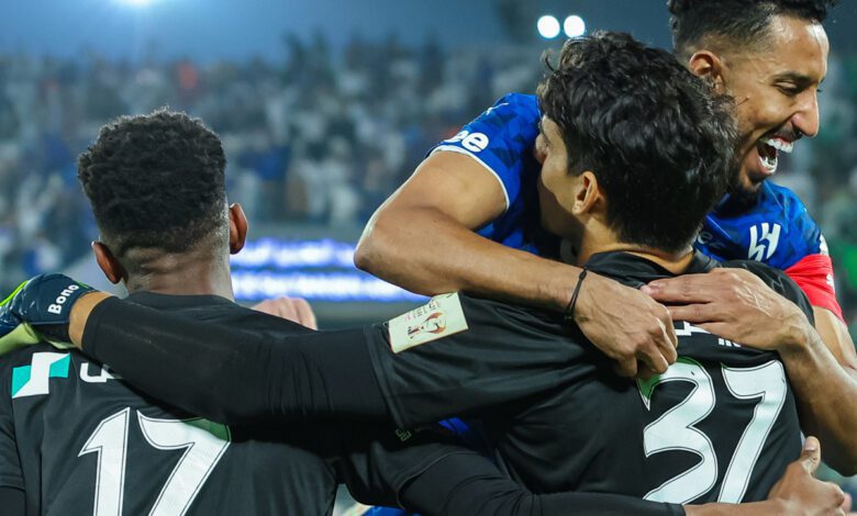 احتفال لاعبي الهلال عقب الصعود إلى النهائي