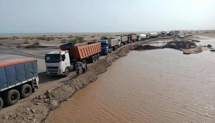 بفتح طريق مسار بالجسر السطحي لوادي بنا في أبين