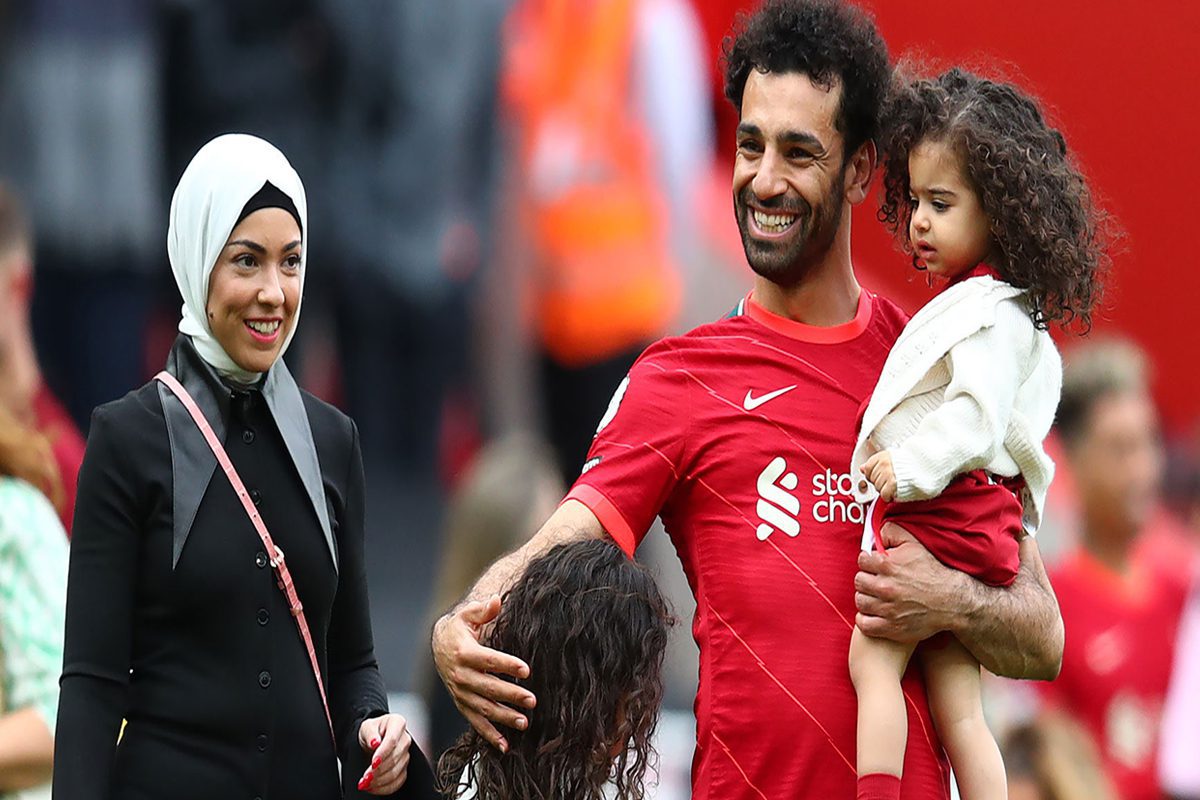 محمد صلاح وزوجته وأولاده