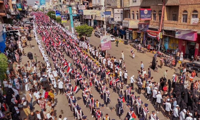 تعز تحتفل بتخرج 1500 طالباً وطالبة من أسر الشهداء والجرحى بمناسبة اعياد الثورة اليمنية