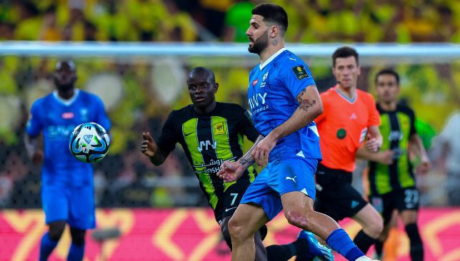 سبتمبر يرجح كفة الهلال على الاتحاد