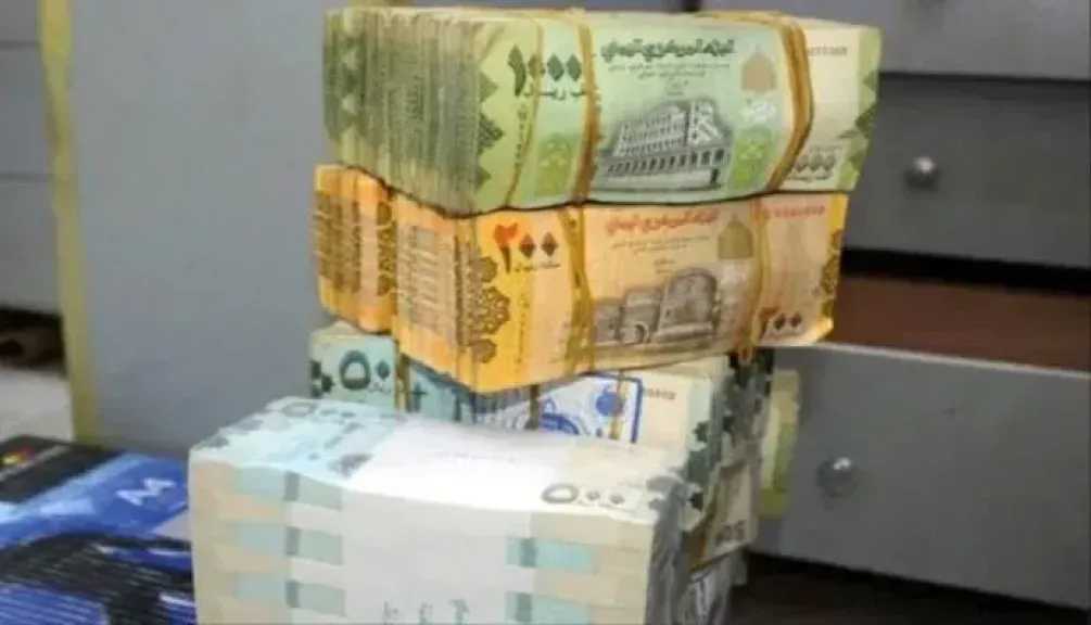 انهيار-جنوني-للريال-اليمني-أمام-العملات-الأجنبية.-والدولار-يكسر-كل-الحواجز-وقفزة-صاروخية-للريال-السعودي