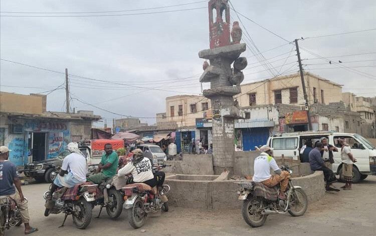 المعلمون في لحج :"الرواتب لا تكفي والجبهات خيار مؤلم"