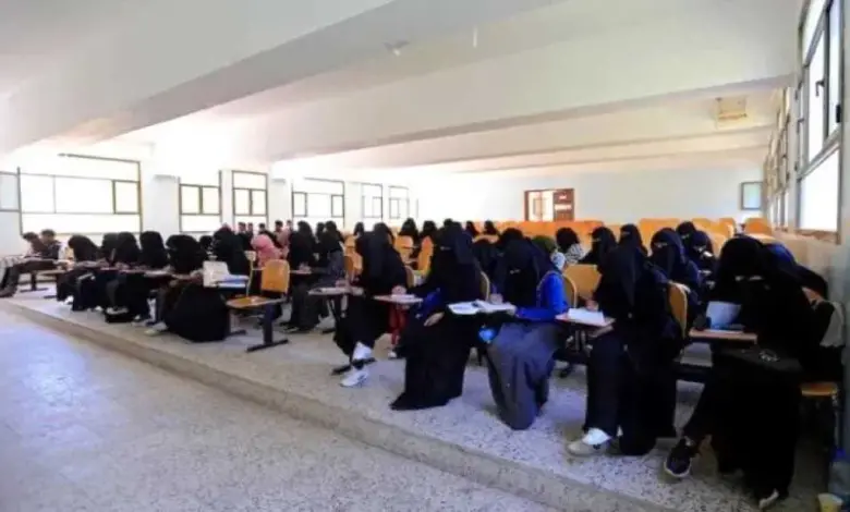 الحوثي-يغرق-طالبات-الجامعة-في-بحر-القيود:-من-الصنادل-إلى-الأحلام