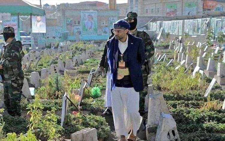 المشاط يتفقد عدد من المقابر بصنعاء