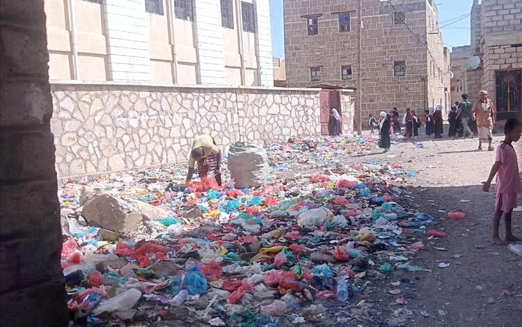 فشلت السلطة المحلية في إعادة وجهها الجمالي.. هكذا تبدو لودر أعرق مدن أبين