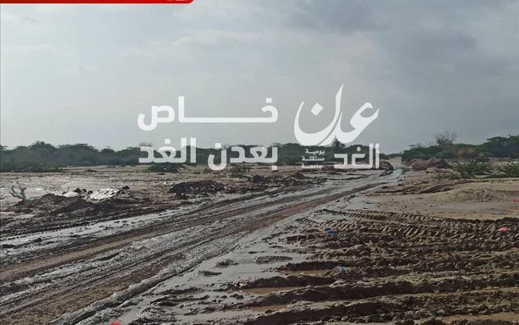 مدير عام أحور يشرف على فتح الخط العام بالمديرية