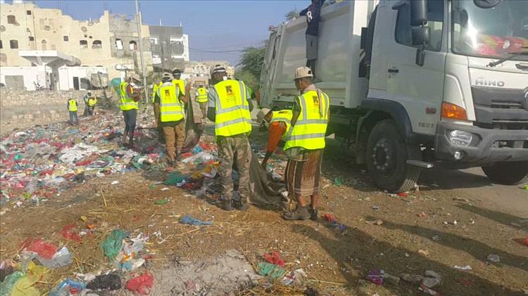 تدشين حملة نظافة واسعة في مديرية لودر تحت شعار "معاً من أجل بيئة نظيفة وصحية