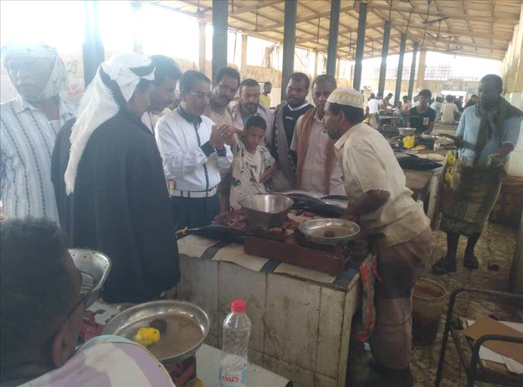 جهود لتعزيز نظافة مراكز بيع الأسماك في زنجبار .. زيارة ميدانية للهيئة العامة للمصائد السمكية