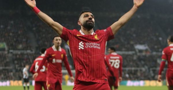 ميرور : ليفربول يوافق على تمديد عقد محمد صلاح لموسمين