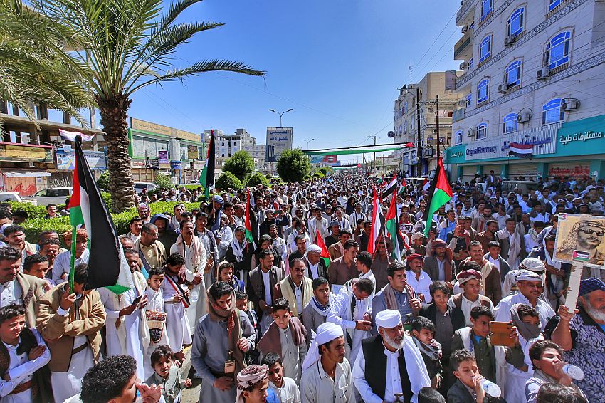 وقفة جماهيرية حاشدة في مأرب تستنكر استمرار جرائم الاحتلال بحق المدنيين في غزة