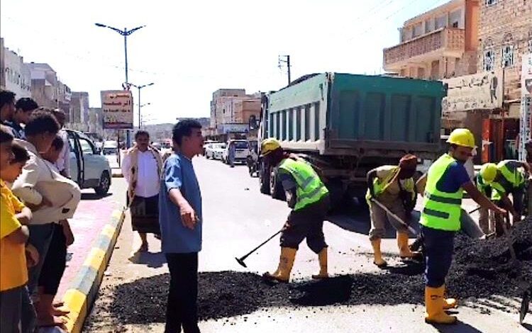 الانتهاء من عمل مطبات السرعة في الخط المزدوج في مدينة الحبيلين بردفان