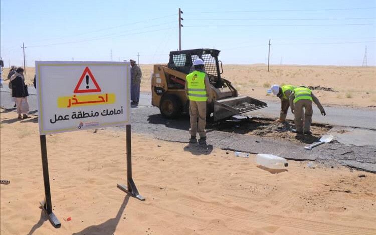 بن وهيط يدشن أعمال الصيانة الطارئة "طريق صافر مفرق حريب"