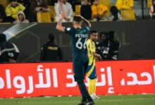 صورة : لاعب النصر السابق يفسر إشارته للجماهير خلال مواجهة الأخدود!