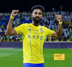 لاعب النصر يعبّر عن امتنانه للجماهير بعد انتصار مثير على الأخدود!