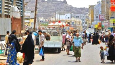 صحافي: المواطن يواجه أسوأ الظروف المعيشية والحكومة تعيش في رفاهية خارج البلاد