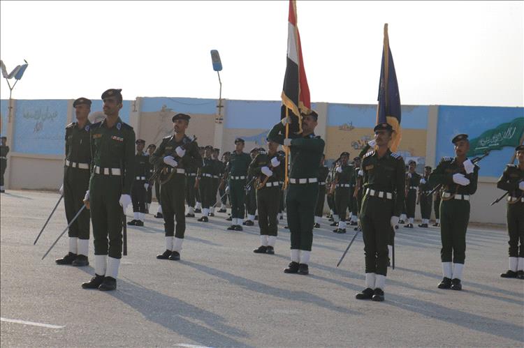 عضو مجلس الرئاسة البحسني يدشن الفصل الدراسي الثاني ويشهد عرضا عسكريا لطلاب كلية الشرطة حضرموت