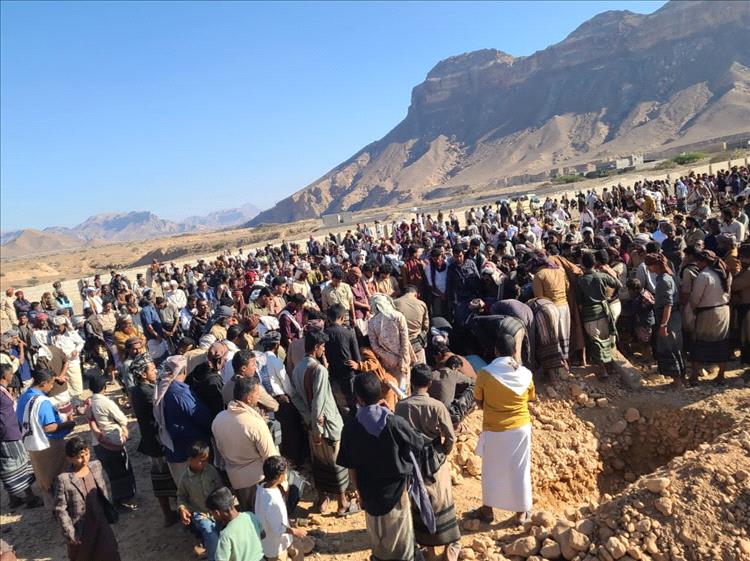 في موكب جنائزي مهيب.. تشييع جثمان بافقير في مسقط رأسه بالحيرة سلمون في شبوة