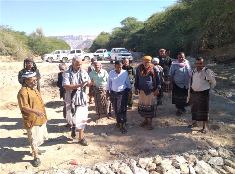 مدير عام حبان يتفقد عدد من المشاريع الزراعية وقنوات الري بوادي حبان ويستلم مشروعي قيد العقار  وبنك البذور