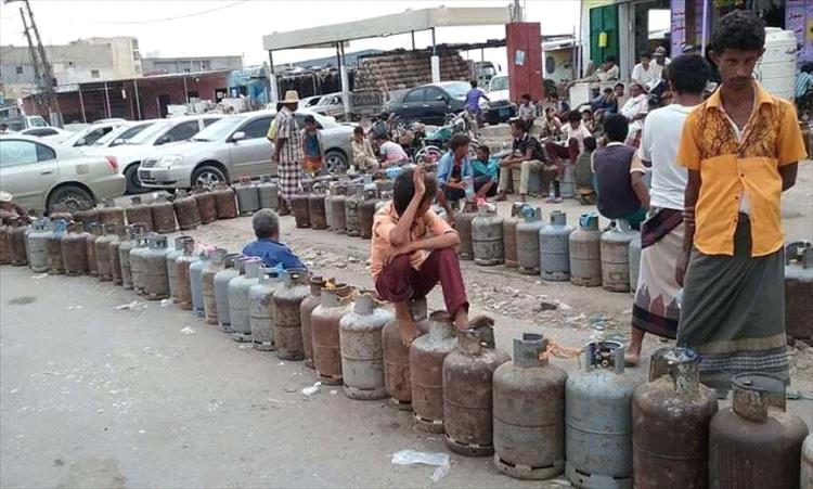 أزمة غاز خانقة في المكلا بسبب قطاع قبلي في مأرب