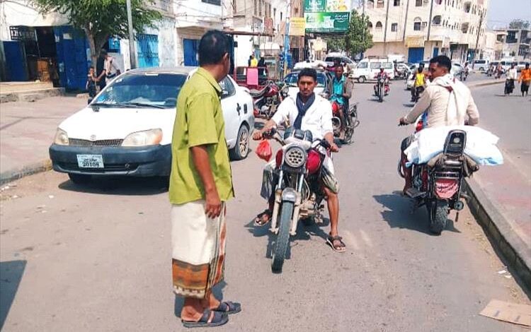 انتقالي زنجبار يرصد المخالفات القانونية في تنظيم حركة السير بالمديرية