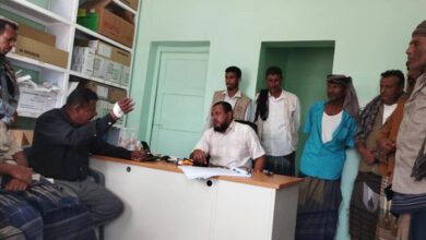 رئيس انتقالي خنفر يتفقد مستشفى شقرة والجمعية السمكية الأم