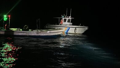 إنقاذ 4 أشخاص بعد جنوح واسطة بحرية قبالة جدة