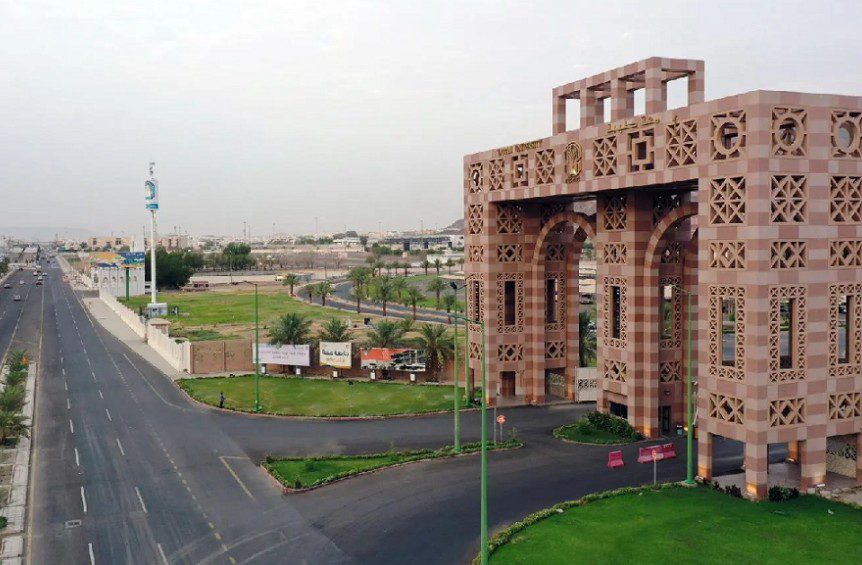 جامعة طيبة تفتح بوابة التحويل للعام الدراسي الجديد