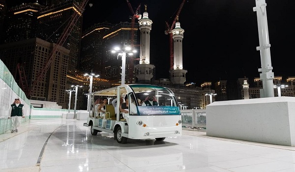 شؤون الحرمين دعت الحجاج للالتزام بإرشاداتها.. ما هي خدمة عربات المسجد الحرام؟
