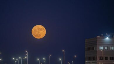 "فلكية جدة": قمر التربيع الأخير يُزين السماء اليوم