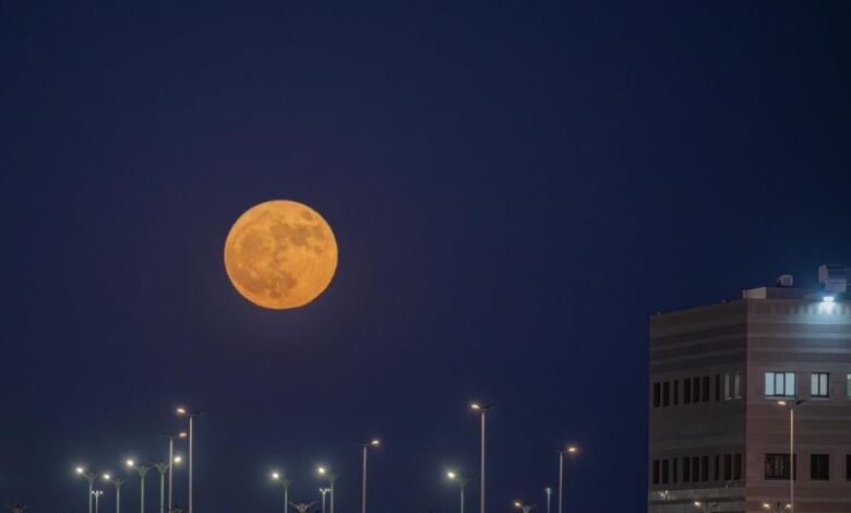 "فلكية جدة": قمر التربيع الأخير يُزين السماء اليوم