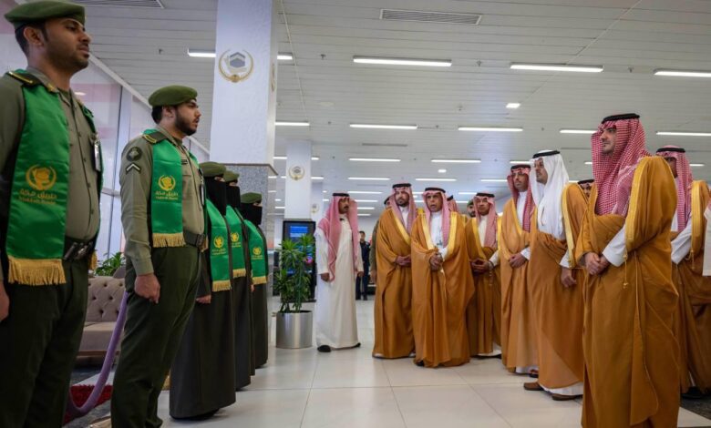 وزير الداخلية يتفقد صالة "طريق مكة" بمطار الملك عبدالعزيز بجدة