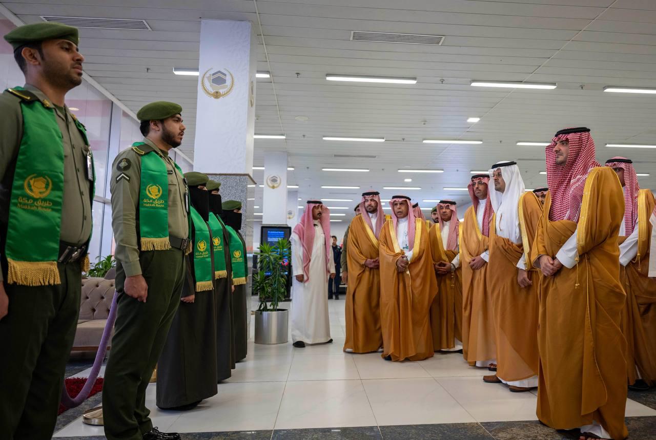 وزير الداخلية يتفقد صالة "طريق مكة" بمطار الملك عبدالعزيز بجدة