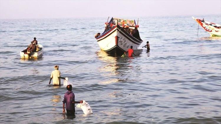 37 صياد يصلون الخوخة عقب الإفراج عنهم من إريتريا