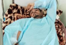 أبناء حمة يطمئنون على صحة الشيخ علي الجلادي بعد خضوعه لعملية جراحية بيافع لبعوس